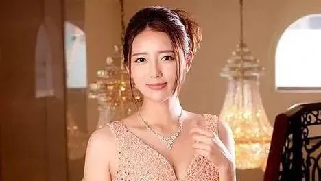 短发是她最美的符号，笑起来像清晨六点的光