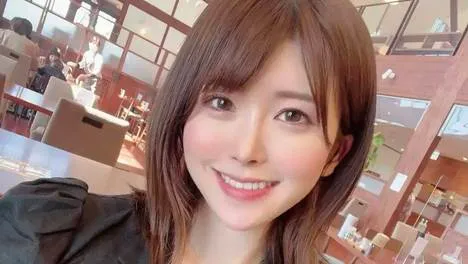 00年女网红！短发天花板，清纯气质太绝了