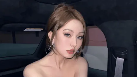极品御姐！黑丝美腿，妩媚眼神！谁能不迷糊？