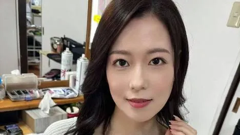90后新晋女神！短发天花板，相当甜美，超耐看啊