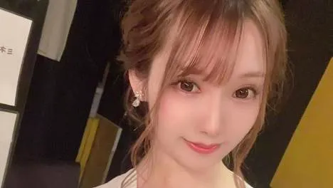 21岁就白到发光！这位甜妹一笑，整个日本都亮了