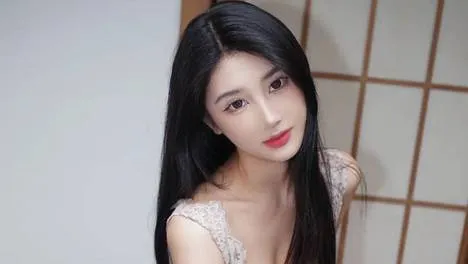 藏着温柔感的颜值小姐姐，身姿曼妙太吸睛